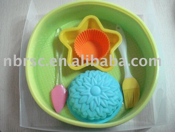 Silicone baking set for kids;