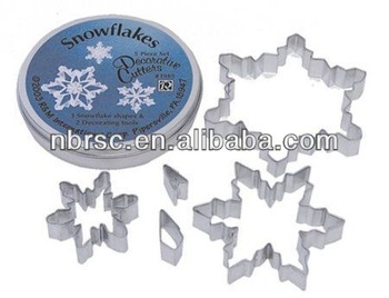 The snowflake four-piece stainless steel cookie cutter