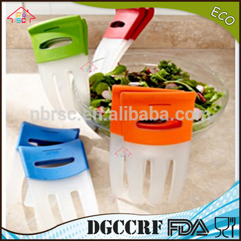 PLASTIC fruit vegetable peeler FOR KITCHEN