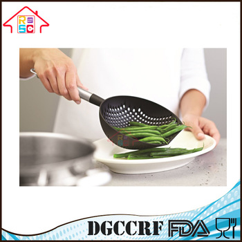 NBRSC Kitchen Gadget Stainless Steel Handle Plastic Colander Scoop Food Pasta Vegetable Strainer Spoon Drainer
