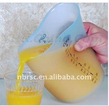 SILICONE MEASURING CUP FOR KITCHEN USES